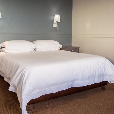 Edward Charles Manor Hotel Mossel Bay Bagian luar foto