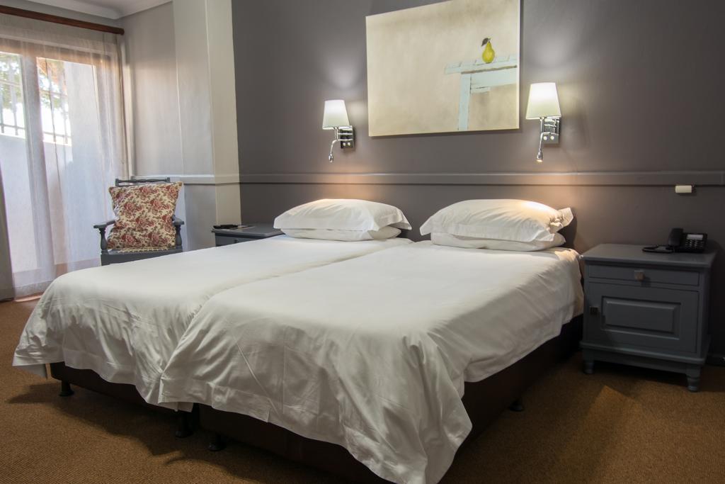 Edward Charles Manor Hotel Mossel Bay Bagian luar foto