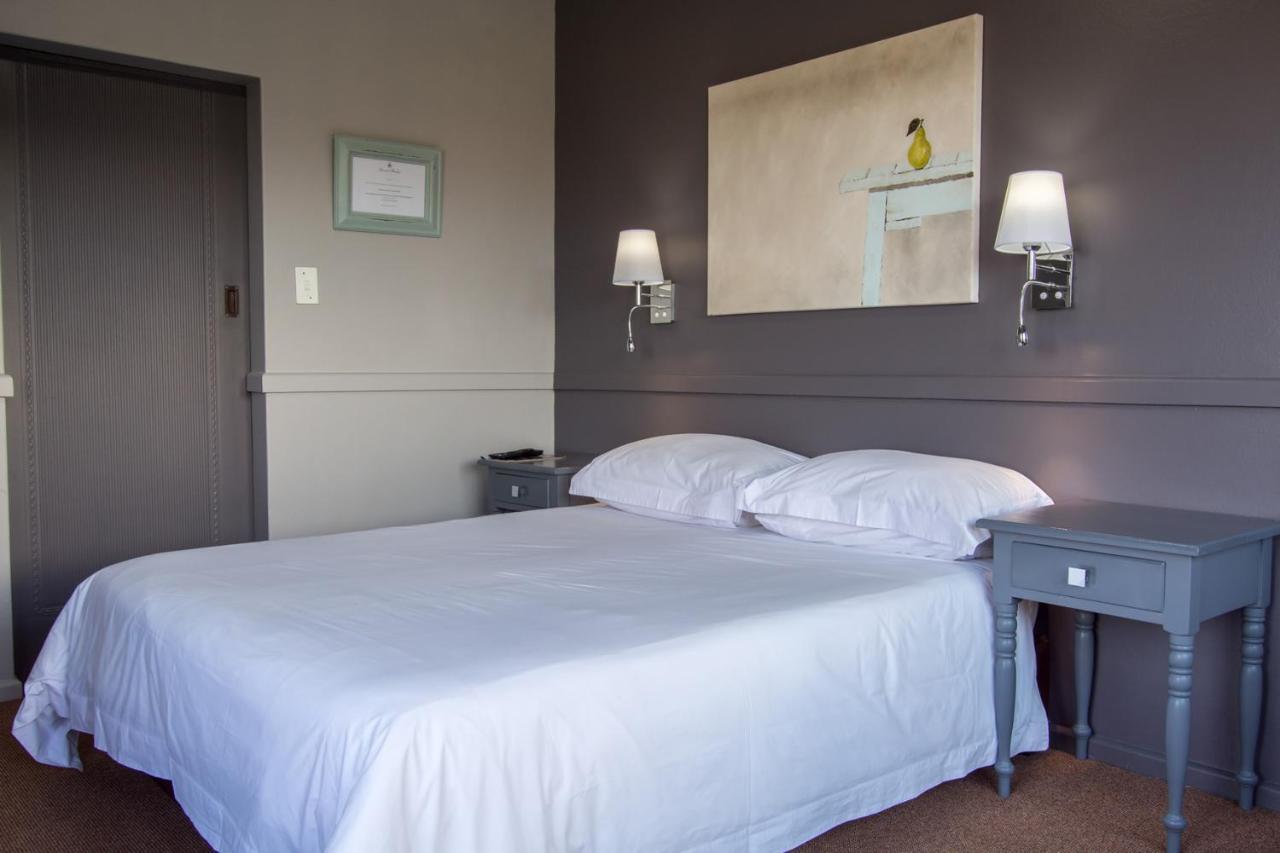 Edward Charles Manor Hotel Mossel Bay Bagian luar foto